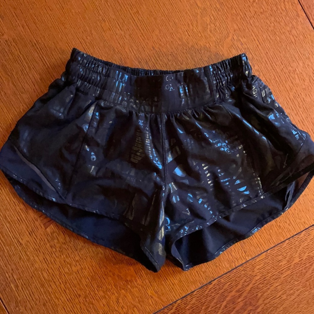 RARE Lululemon Hotty Hot Shorts Manifesto Print